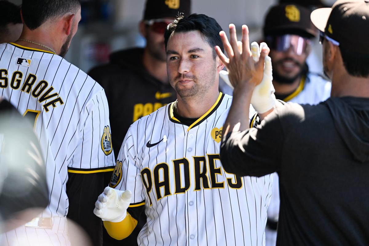 Catcher Higashioka Stars as Padres Beat Cardinals to Avoid Series Sweep