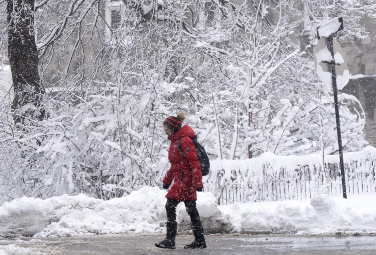Spring Storm Knocks out Power to Tens of Thousands Across Quebec, Ontario
