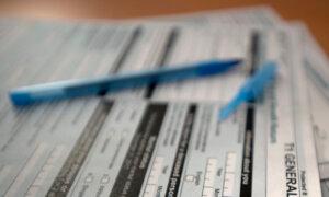 Nearly Three-Quarters of Canadians Say Taxes Reduce Their Standard of Living: Poll