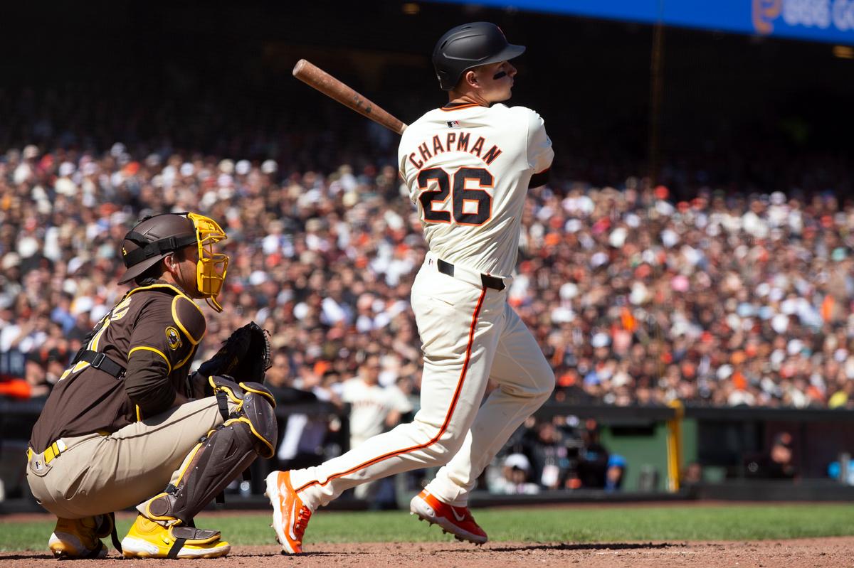 Padres’ Error Opens Door for Chapman, Giants to Take Rubber Game