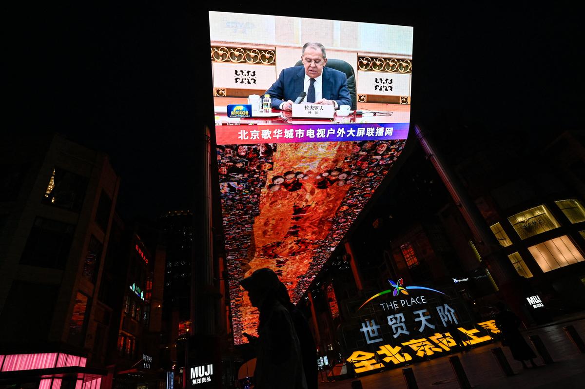 China’s Xi Meets With Russian Foreign Minister in a Show of Solidarity Against West