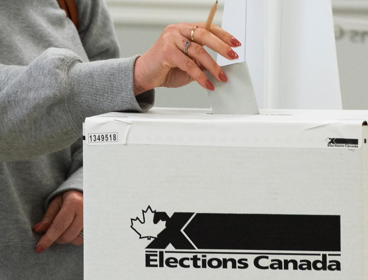 Using Pen or Pencil to Mark Ballot Doesn’t Impact Vote Validity, Elections Canada Says