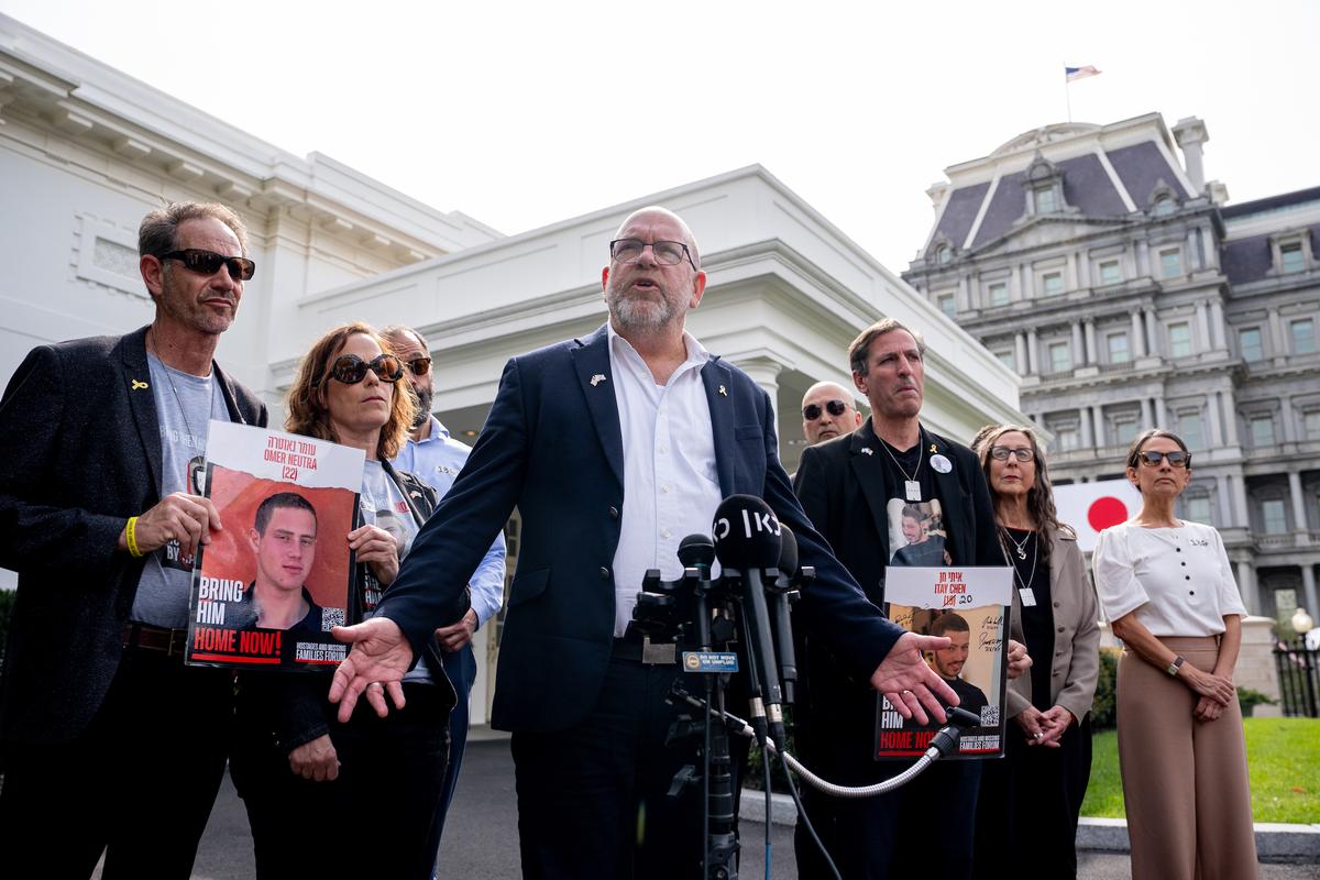 Kamala Harris Meets With Families of Hamas Hostages