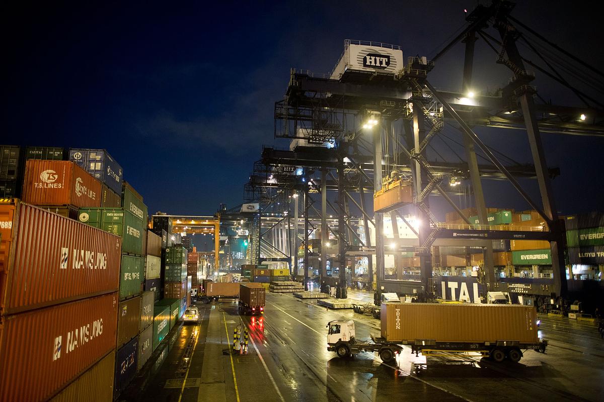 Hong Kong’s Port Status in Danger