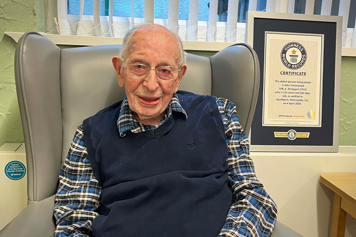 Meet the World’s Oldest Living Man, Who Manages His Own Finances at 111