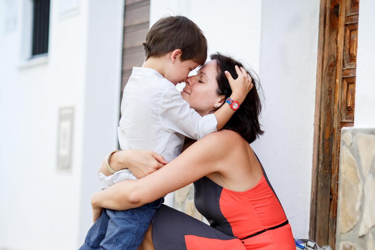 Frequent, Personalized Physical Touch Can Ease Pain, Anxiety: Study