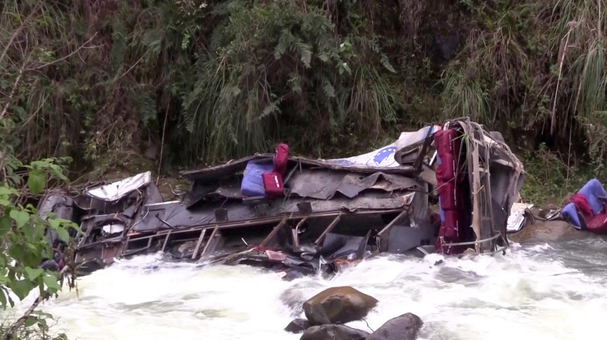 Peru Bus Crash Kills 25, Injures 13