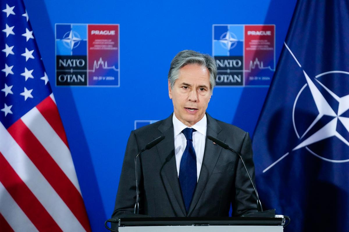 Blinken Says Ukraine Can Address Threats on ‘Russian Side of the Border’ With US Weapons