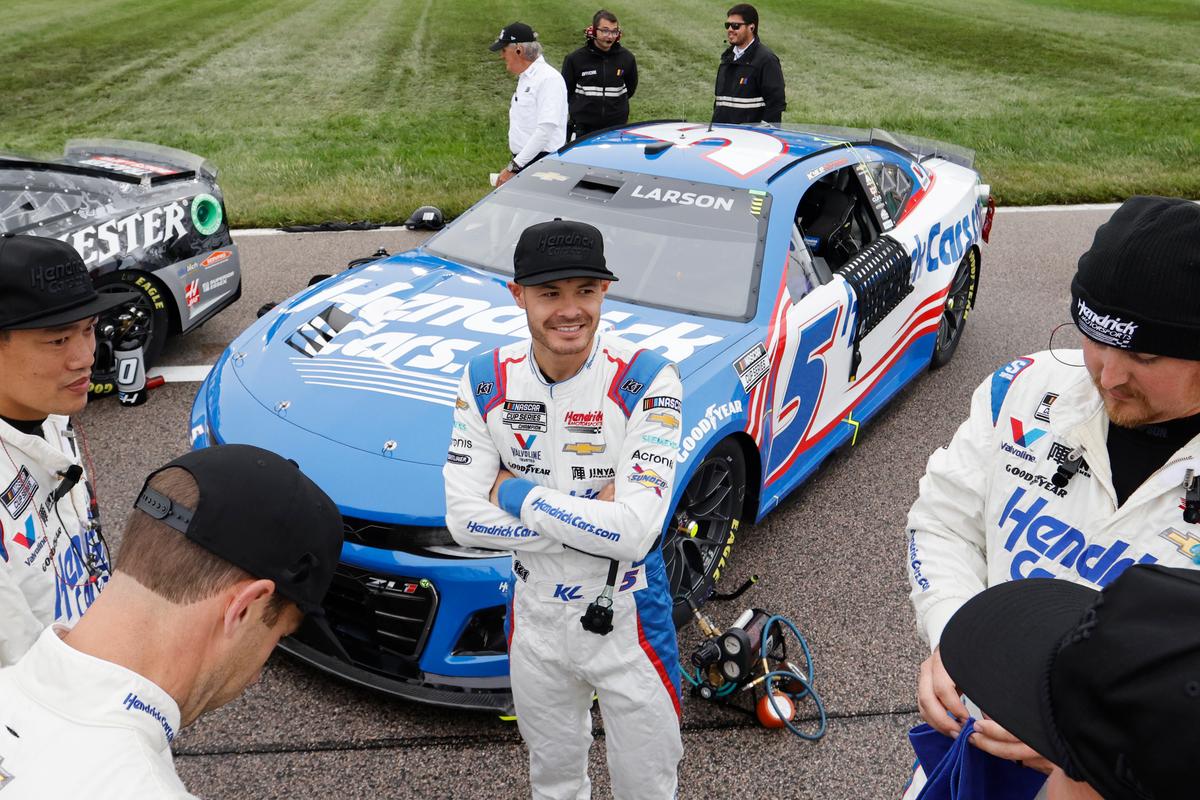 Larson Edges Buescher at Kansas Speedway in Closest NASCAR Finish Ever