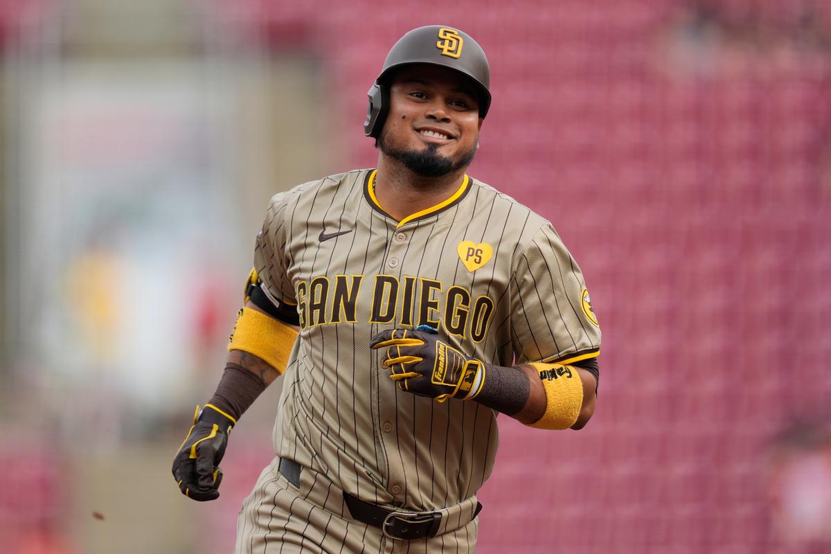 Arraez Sparks Resurgent Padres Offense in Win Over Reds