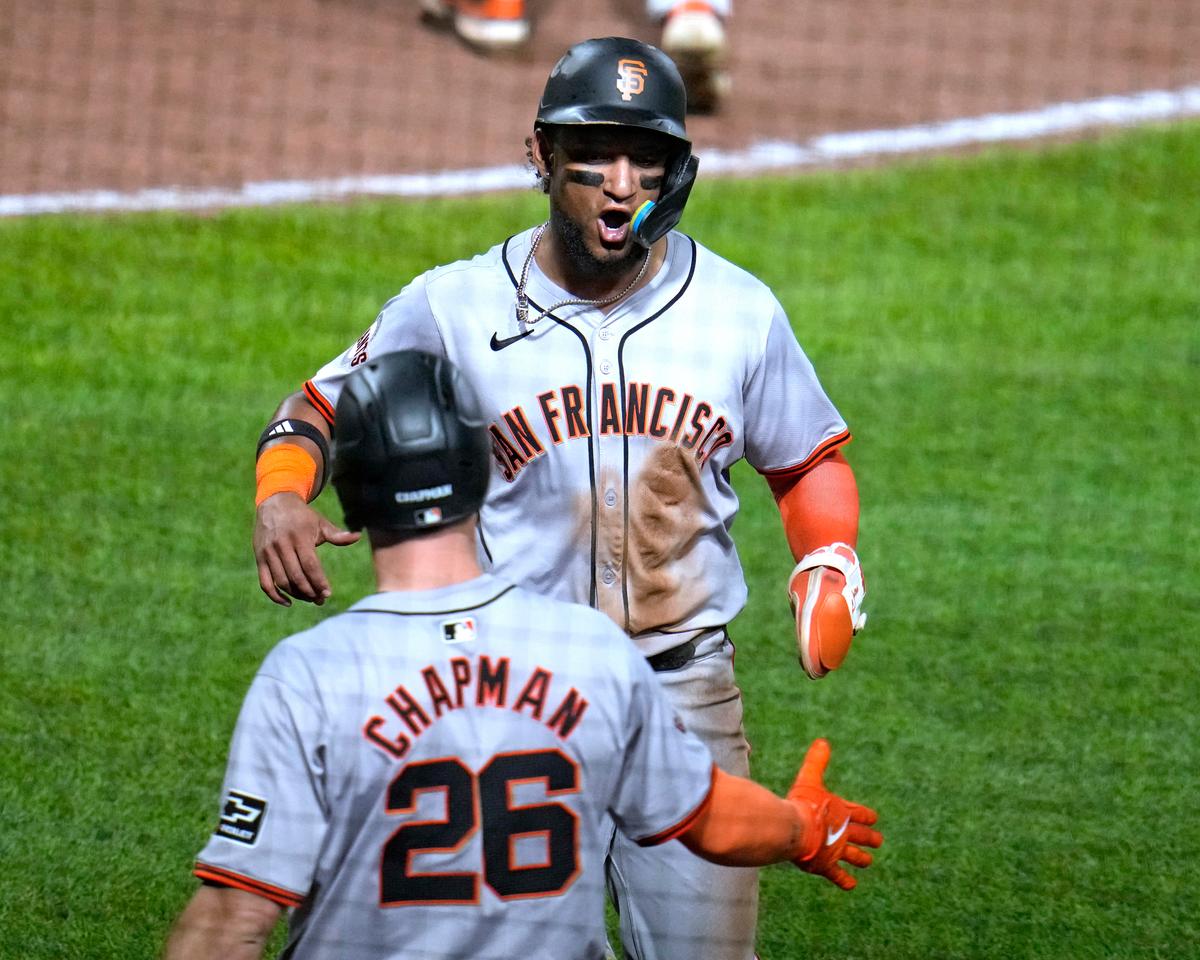 Giants Turn Tables on Pirates With Big Comeback, Extra-Inning Victory