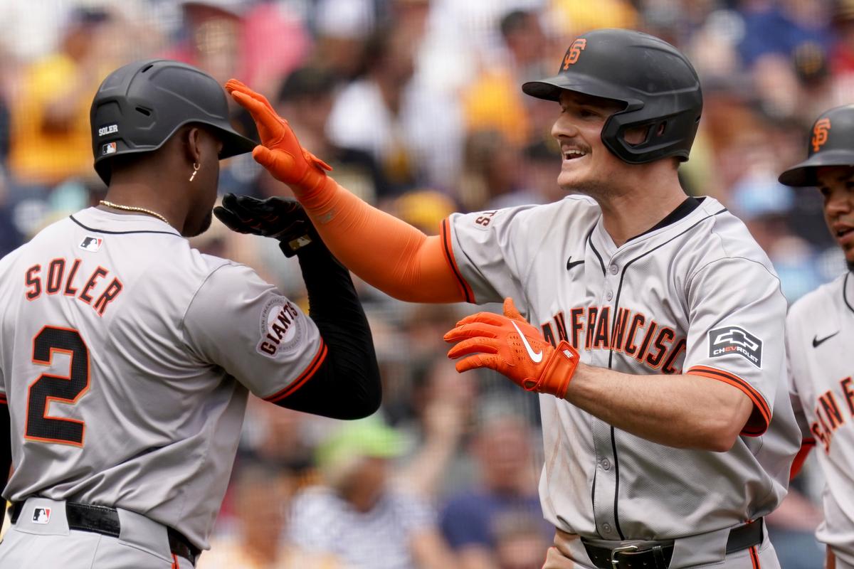 Giants Rally Late, Beat Pirates for Second Straight Day