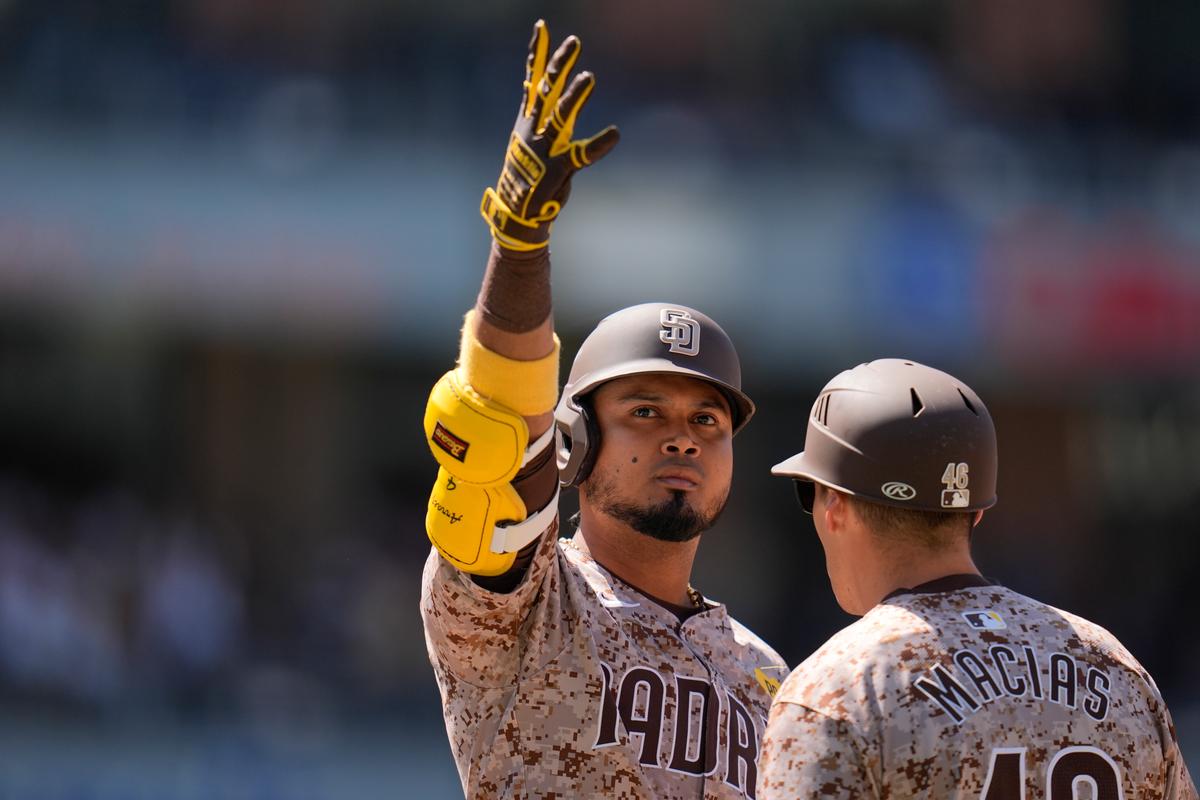 Padres Rally to Beat Yankees, Avoid Second Consecutive Home Sweep