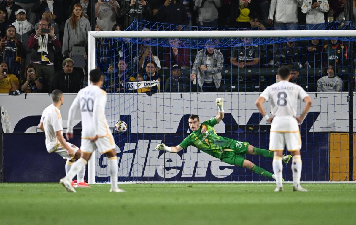 Joveljic’s Two Goals Help Red-Hot Galaxy Knock Off FC Dallas