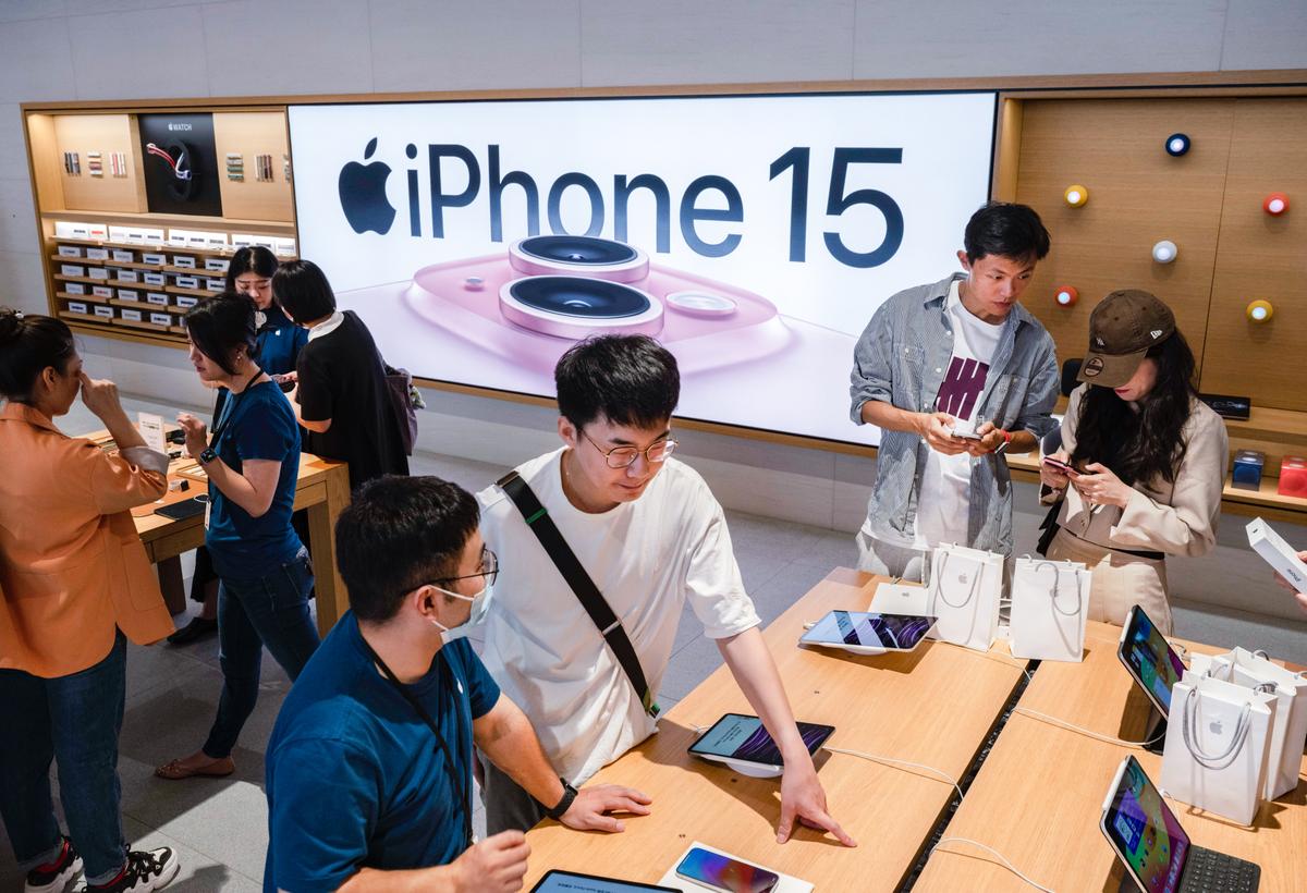 Apple’s China Sales Plunge Amid Weak Economy, Competition From Local Brands