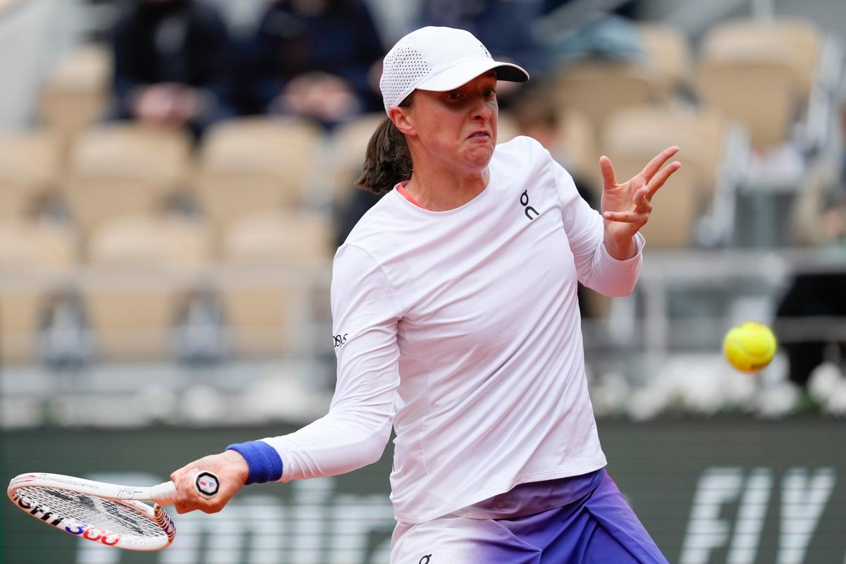 Swiatek, Gauff Cruise Into French Open Quarterfinals; Sinner, Alcaraz Advance