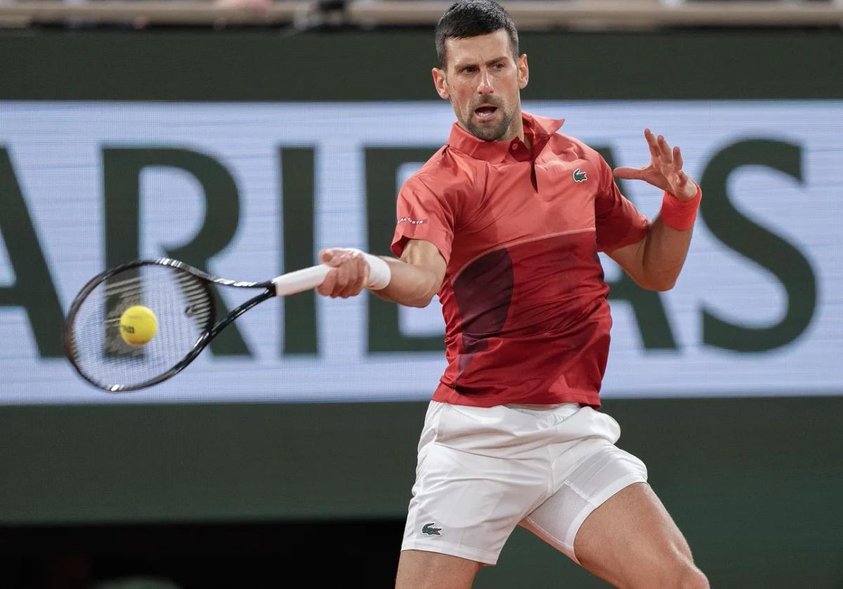 Hobbled Djokovic Reaches French Open Quarters, Sets Grand Slam Wins Record