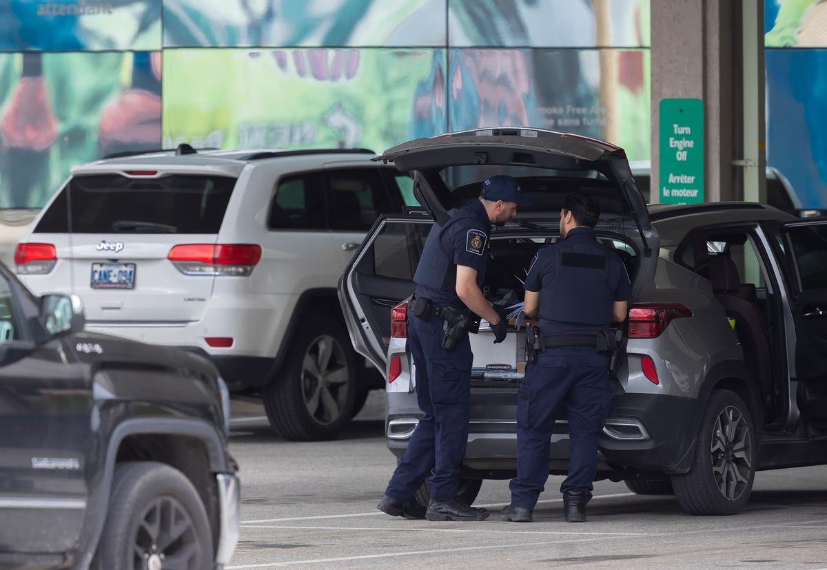 Union Representing Canadian Border Agents Moves Strike Deadline to Friday at Midnight