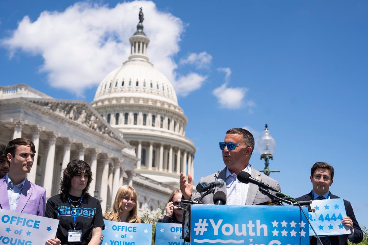 Lawmakers Seek to Establish ‘Office of Young Americans’