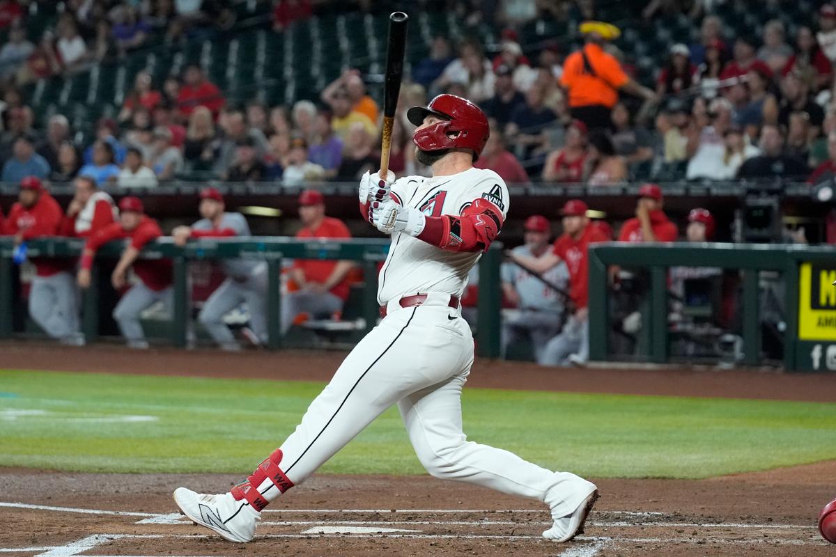 Walker Leads Diamondbacks’ Home Run Barrage That Buries Angels