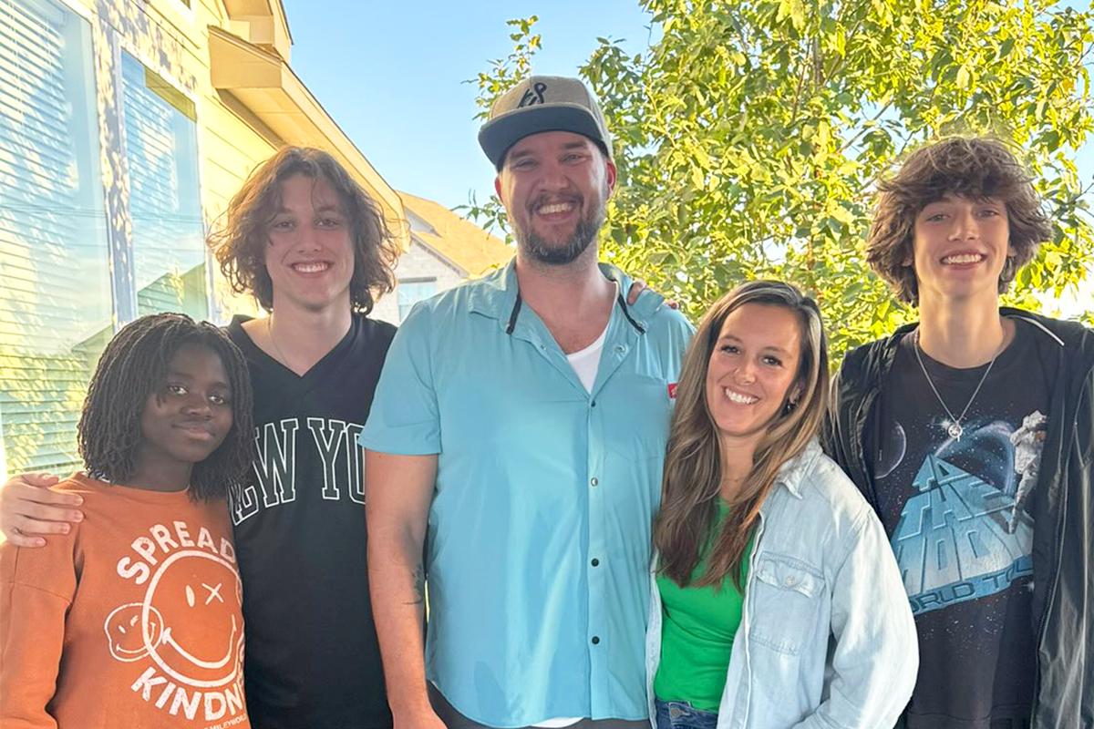 Mom of 3 Asks Online If She’s Strict—Here Are Her ‘5 Strictest Rules’ Teens Criticized the Most