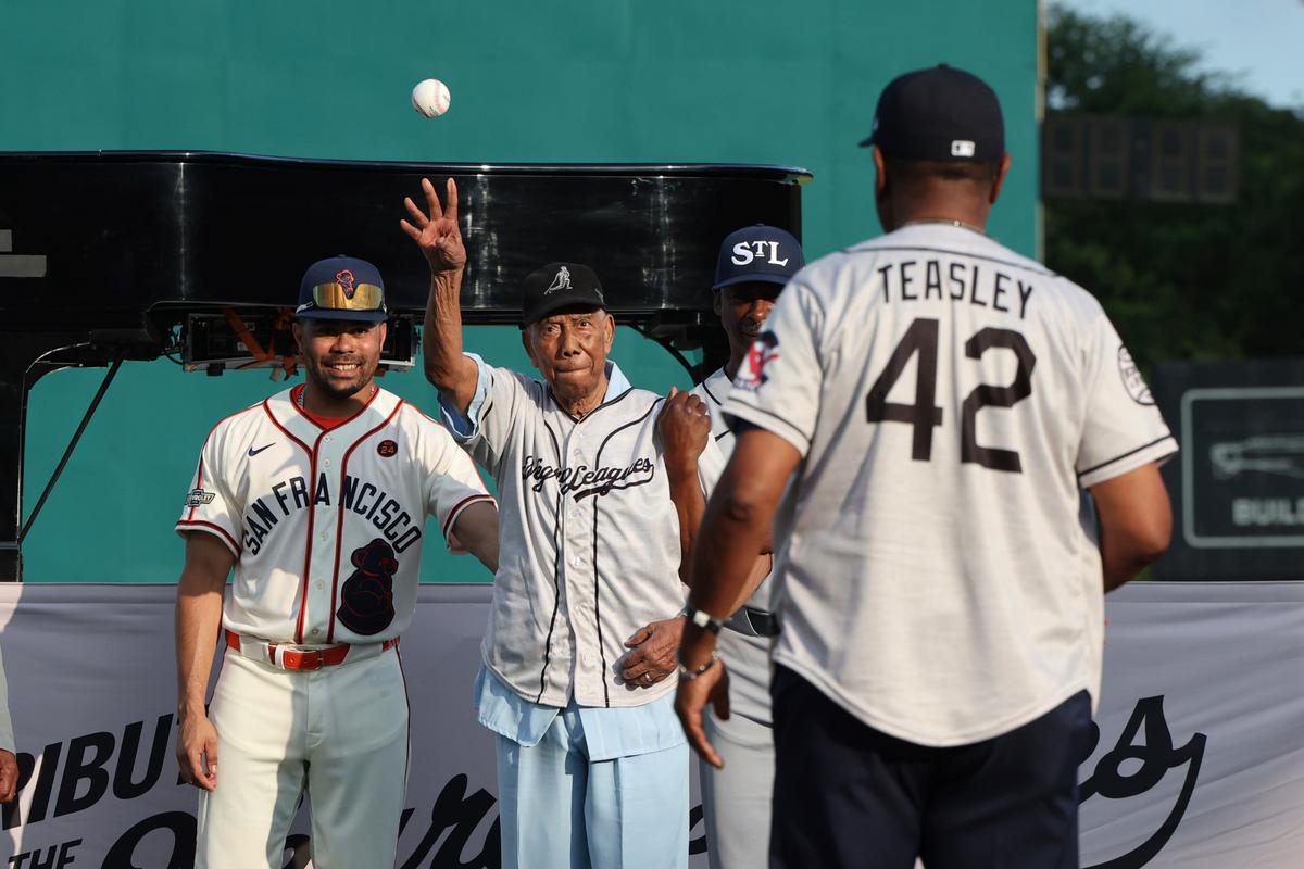 Donovan Stars as Cardinals Edge Giants in Rickwood Field Game Honoring Willie Mays and Negro Leagues