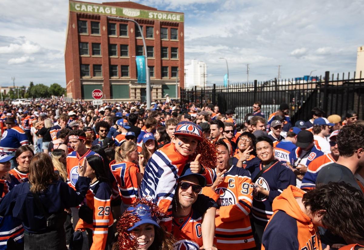 Edmonton Oilers Fans Crowd Downtown, Chanting and Honking Ahead of Stanley Cup Game 7