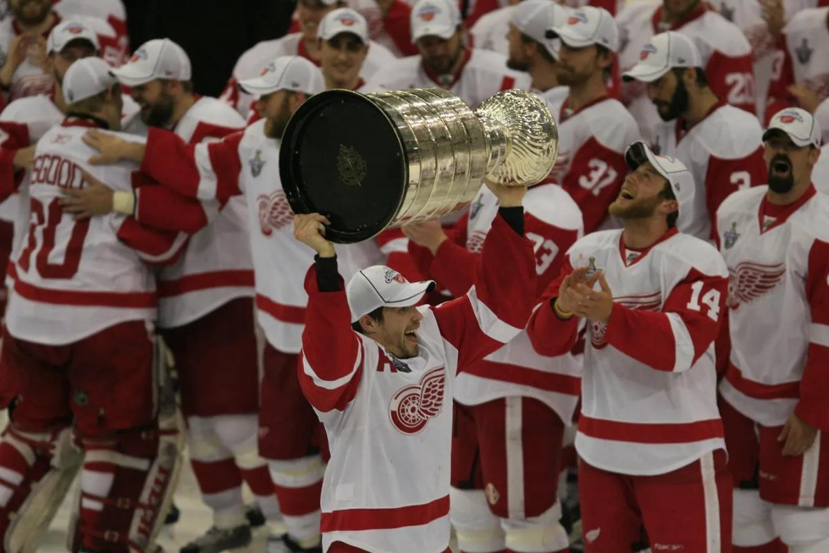 Former NHL Stars Roenick, Datsyuk, Weber Head Hockey Hall of Fame Class