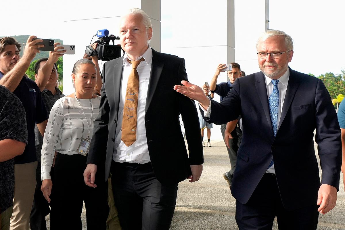 WikiLeaks Founder Assange Walks Free After Pleading Guilty, Will Return to Australia