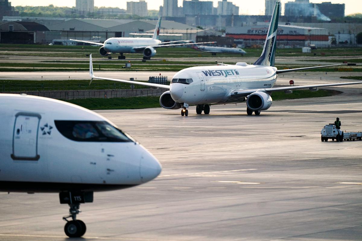 WestJet Says Mechanics Strike Would Disrupt Long Weekend Plans for 250,000 Travellers