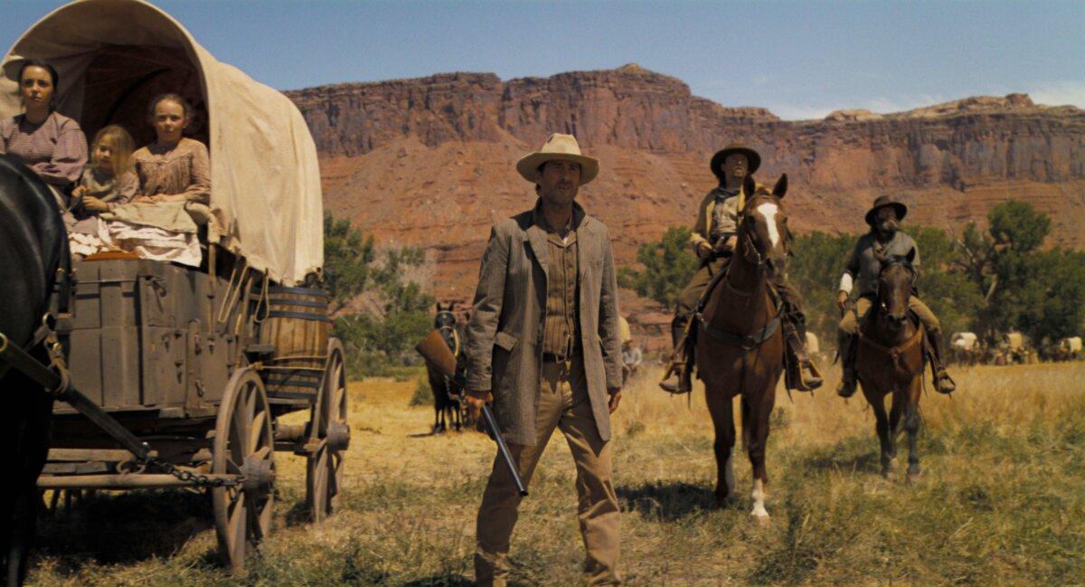 Matthew Van Weyden (Luke Wilson, C), in "Horizon: An American Saga–Chapter 1." (Warner Bros. Pictures)