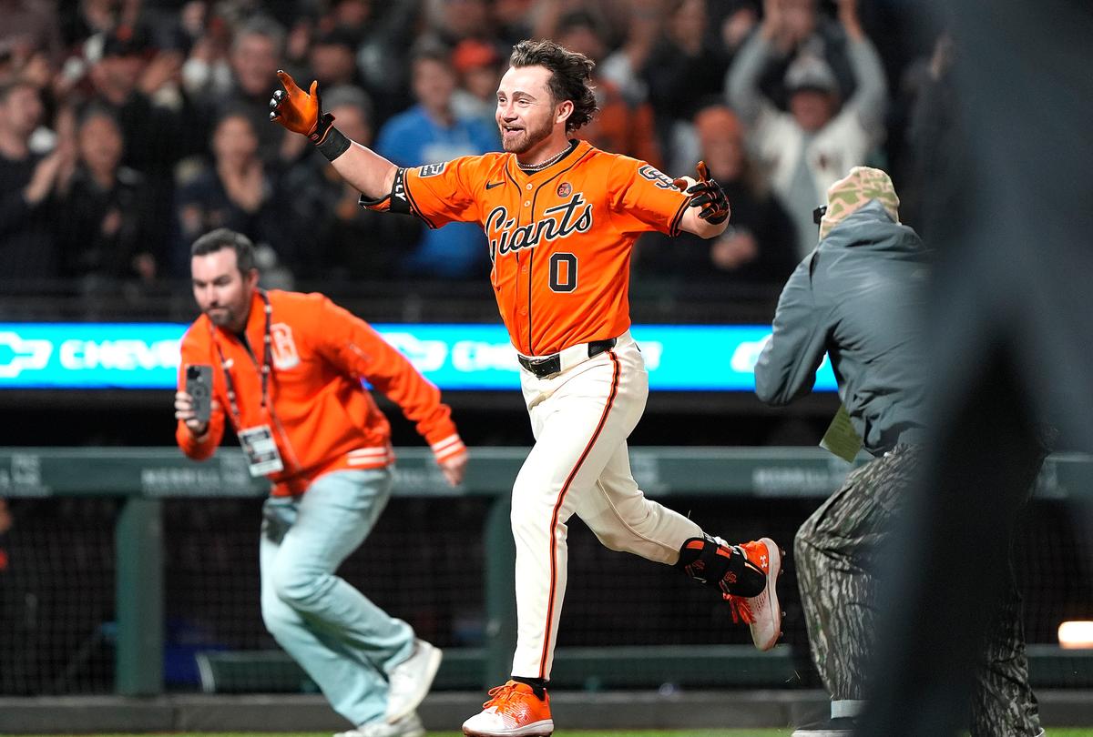 Brett Wisely Hits 2-run Homer in 9th to Send Giants Past Dodgers 5–3