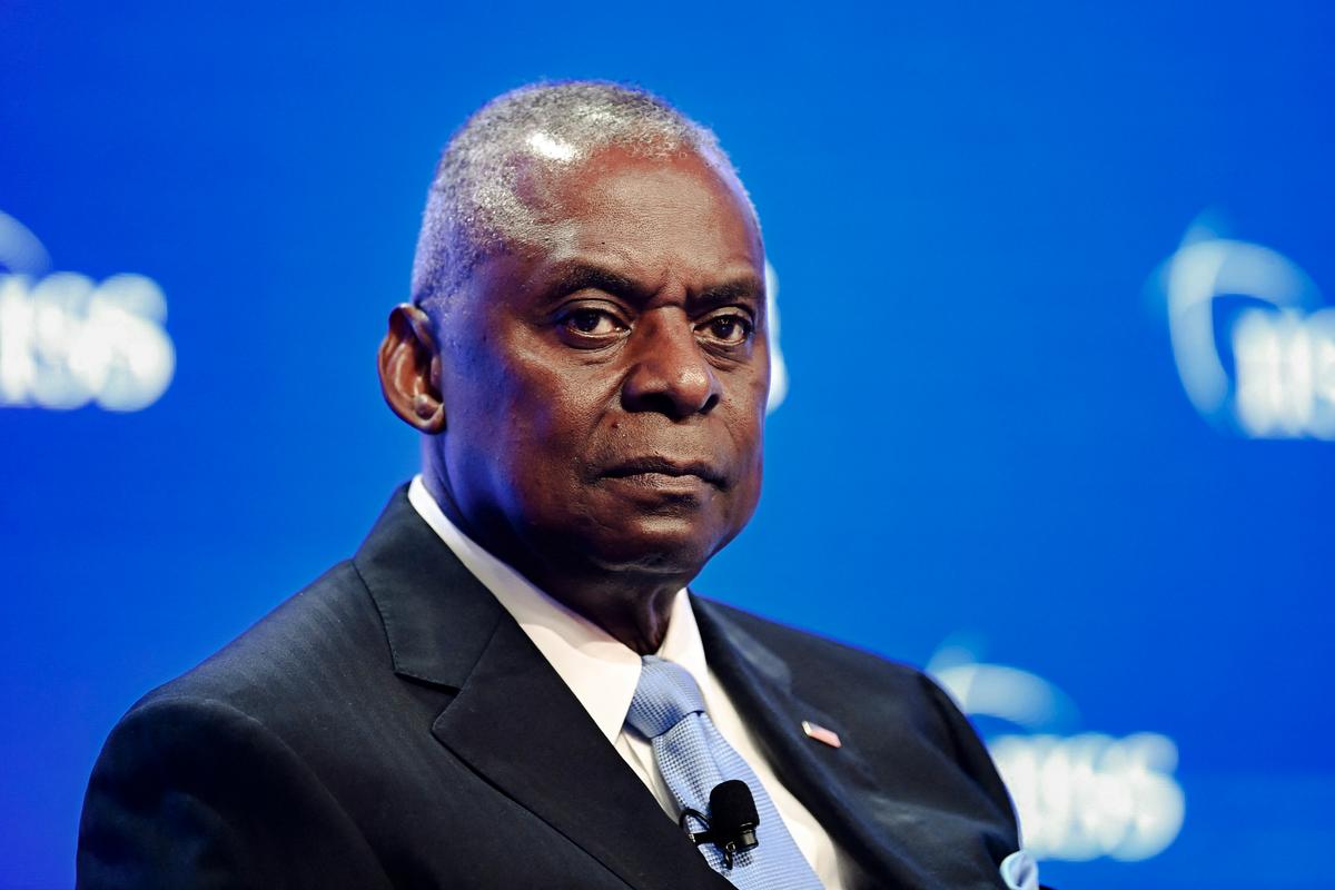 US Defense Secretary Announces New Military Aid Package to Ukraine