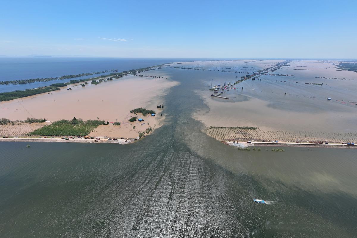 Lake Downstream of Three Gorges Dam Floods, Displaces More Than 5,700 Chinese