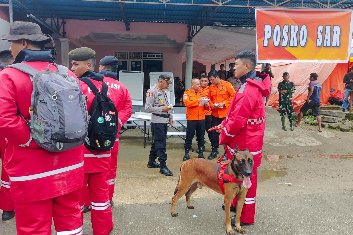 Landslide Triggered by Heavy Rain Leaves 11 Dead, Dozens Missing at Illegal Gold Mine in Indonesia