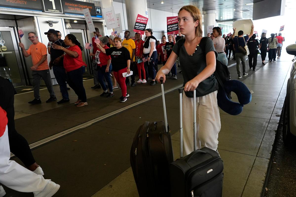 More Than 3 Million Pass Through US Airport Security in a Day for First Time as Travel Surges