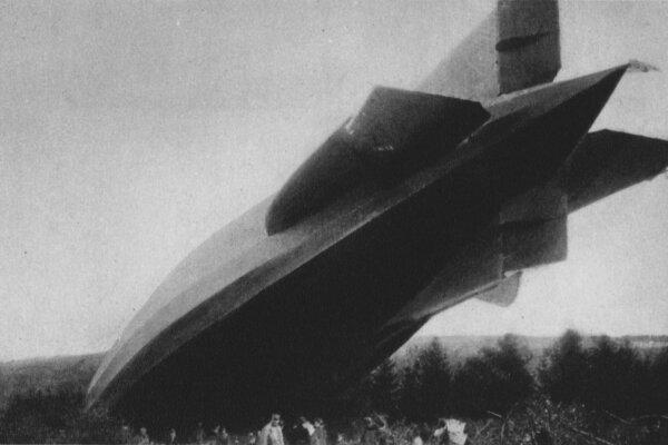 The German L-49 airship. (Public Domain)