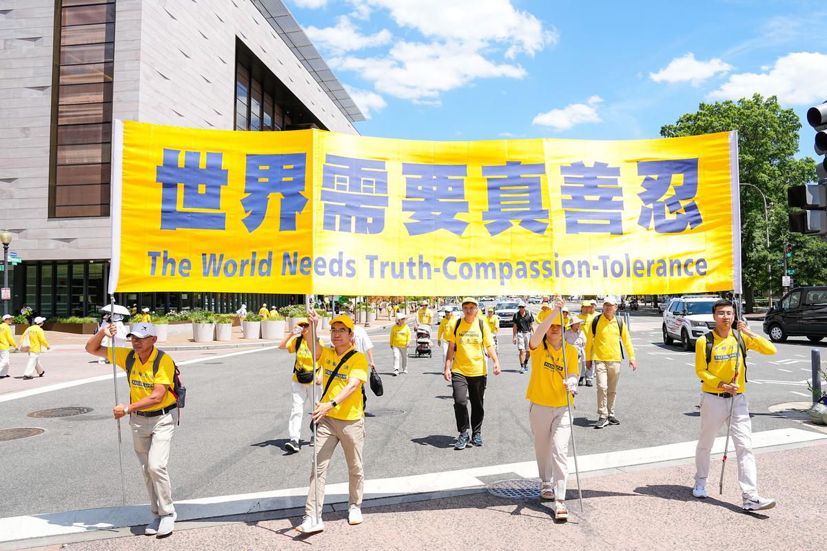 Mainland Chinese Send Lunar New Year Greetings to Falun Gong Founder