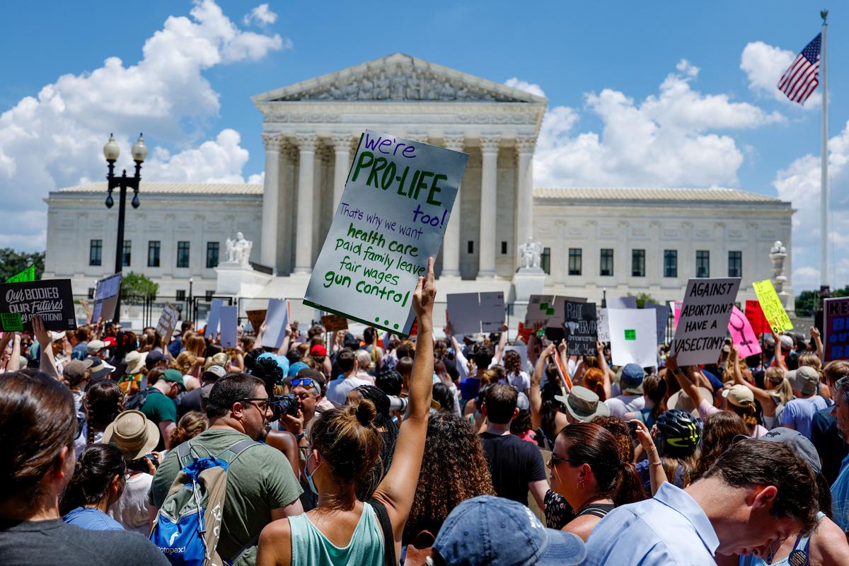 Senate Republicans Block Bill Calling for Restoration of Roe v. Wade