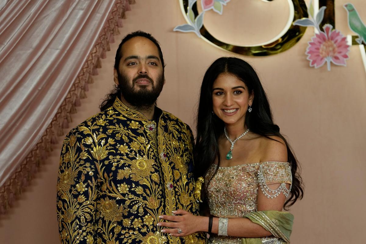 Guests Arrive for Wedding of Son of Asia’s Richest Man