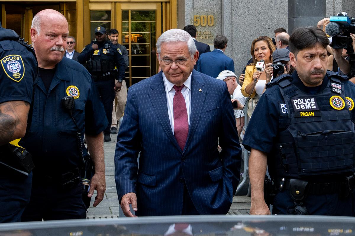 America in Brief: US Senator Steps Down After Bribery Conviction
