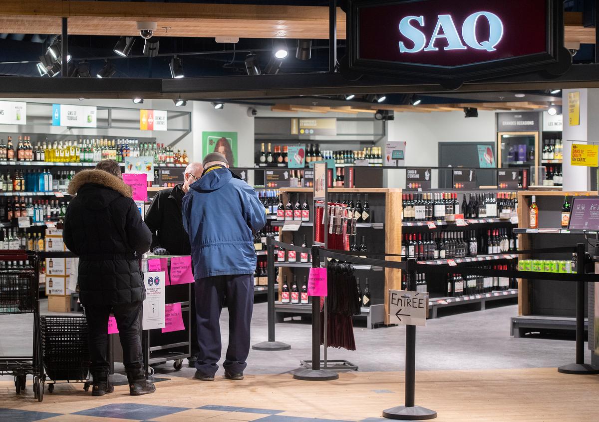 ‘Shelves Empty’: Sales up at Quebec Liquor Stores Near Ontario Amid LCBO Strike