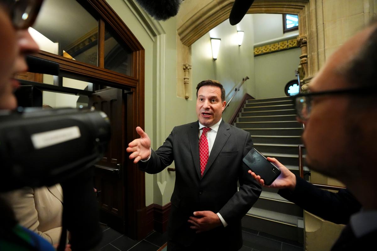 Former Safety Minister Wants ‘Protective Zones’ for MPs’ Offices as Threats Increase