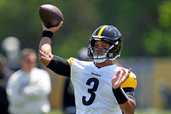 Quarterback Russell Wilson throws during the Pittsburgh Steelers' minicamp in Pittsburgh on June 11, 2024. (Gene J. Puskar/AP Photo)