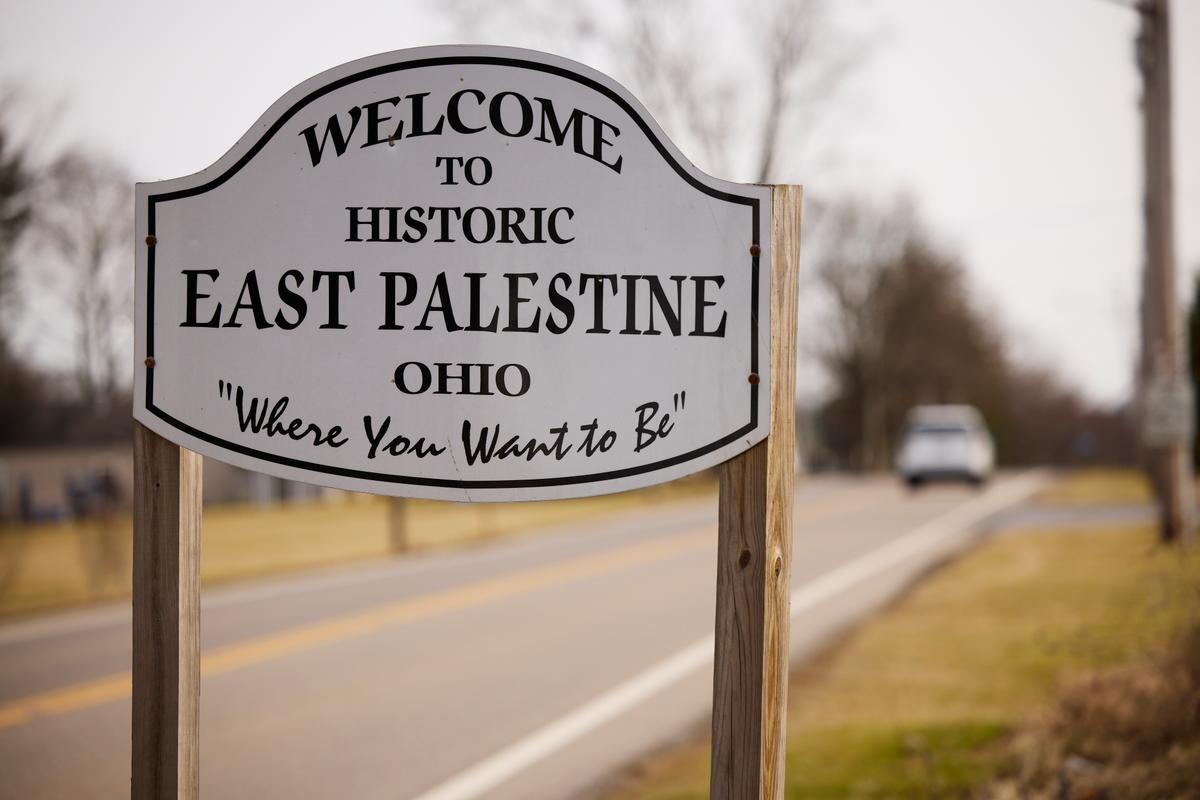 A sign welcomes visitors to the town of East Palestine, Ohio, on Feb. 14, 2023. (Angelo Merendino/Getty Images)