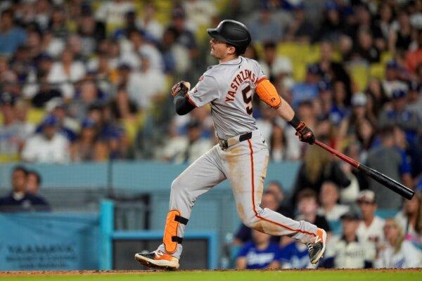 The Giants' Mike Yastrzemski singles home a run against the Dodgers in Los Angeles on July 24, 2024. (Ryan Sun/AP Photo)