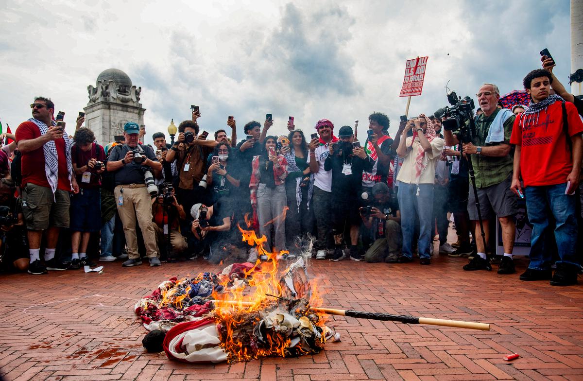 Democratic, Republican Leaders Condemn Flag Burnings, Vandalism During Netanyahu Visit