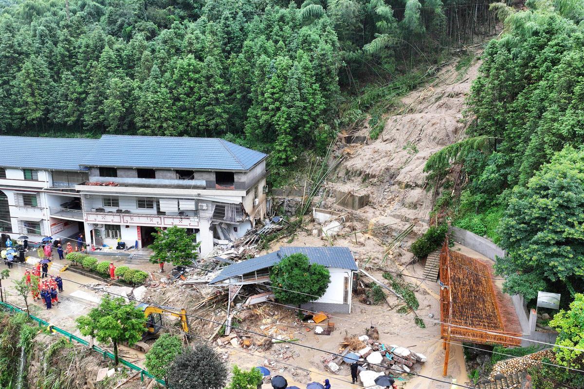 Landslide From Typhoon Gaemi Remnants Kills at Least 12 in Southern China