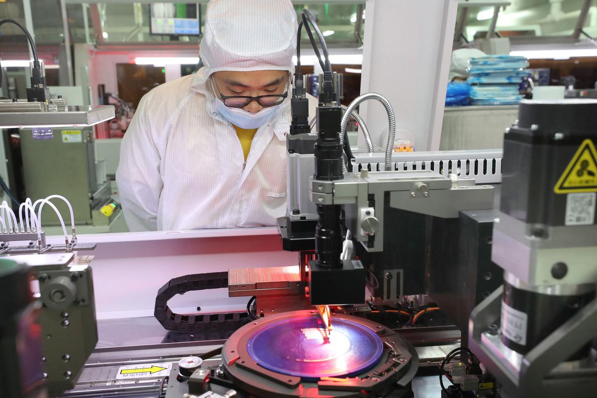 US Lawmakers Urge Japan to Curb Export of Chip-Making Equipment to China
