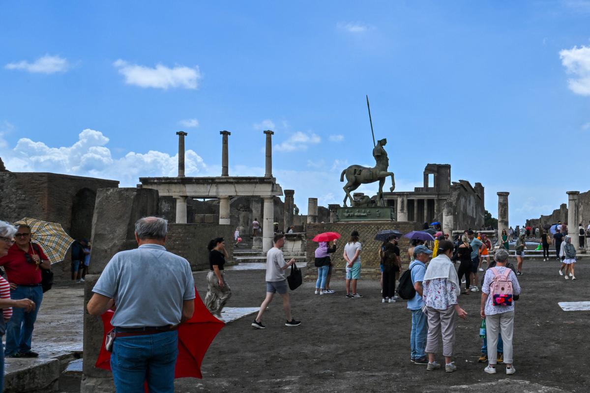 Ancient Pompeii Reveals 2 More Victims of Eruption, With Coins and Jewelry